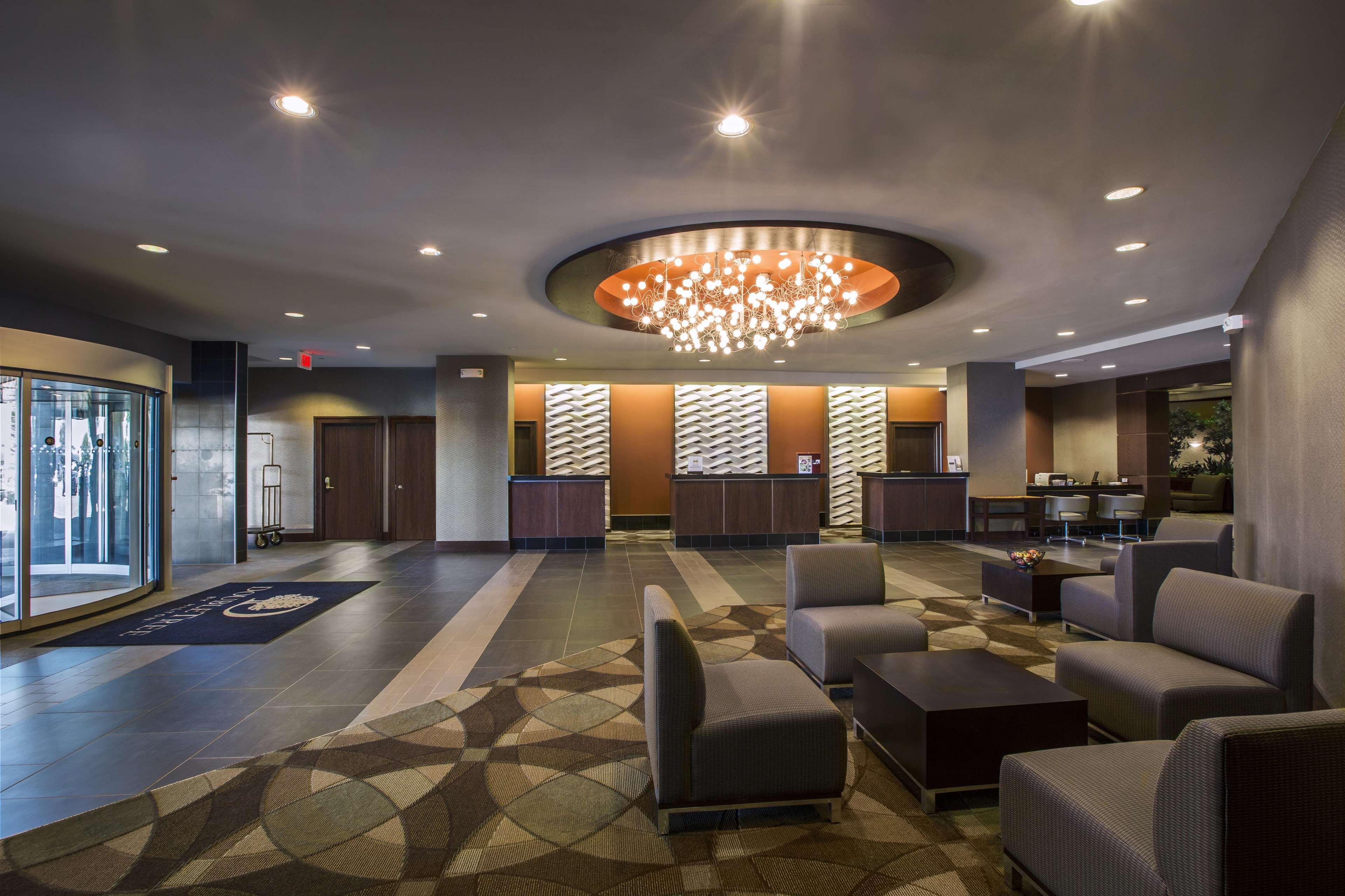 Doubletree By Hilton Wichita Airport Hotel Interior photo